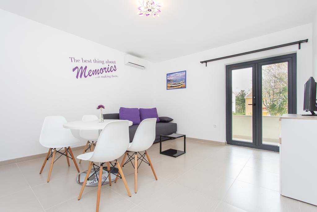 Apartments Memories Baska  Bagian luar foto