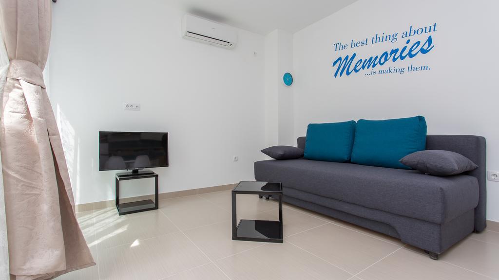 Apartments Memories Baska  Bagian luar foto