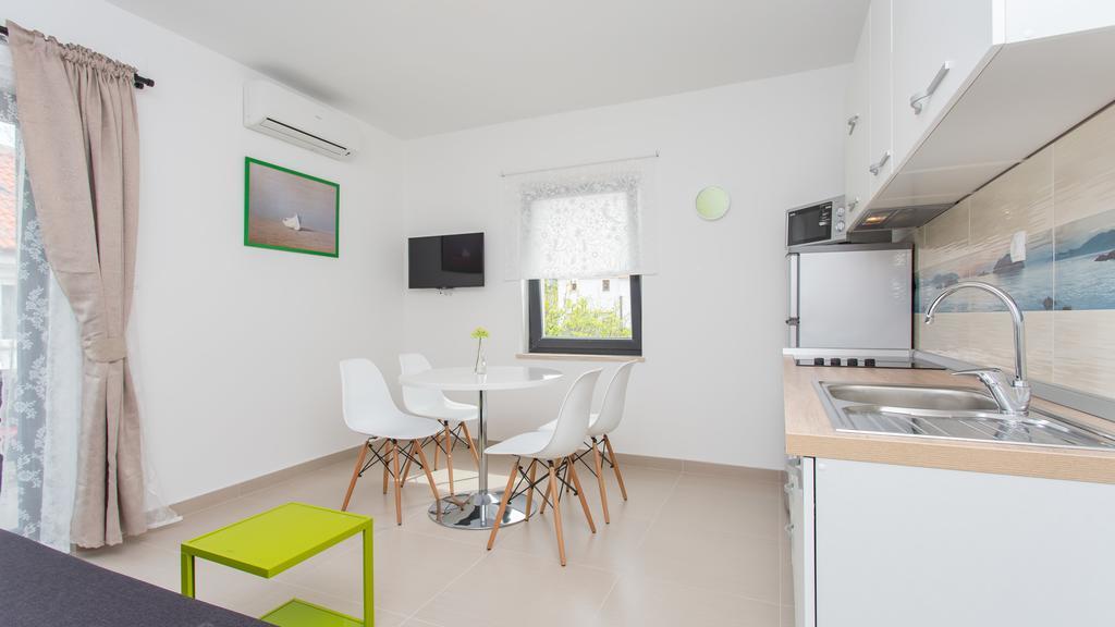 Apartments Memories Baska  Bagian luar foto
