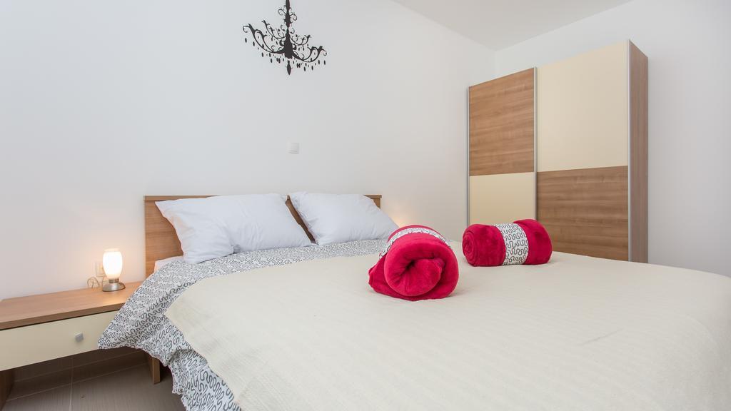 Apartments Memories Baska  Bagian luar foto